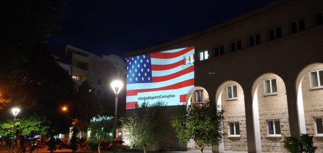 MOSTAR“Kosača” u bojama američke zastave uz poruku “Zajedno protiv korupcije”