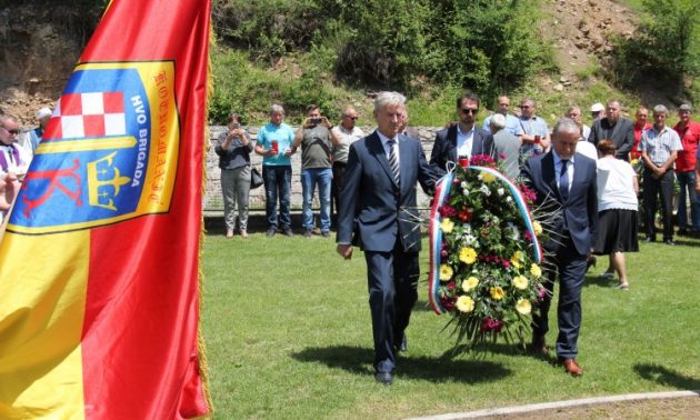 PREDSJEDNIK FEEDERACIJE BiH/Čavara na obilježavanju 27. godišnjice mučkog pokolja vojnika HVO-a i civila u Kaknju