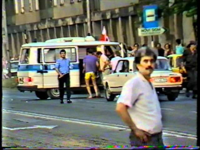 (VIDEO)27. lipnja 1991. – Nikad zaboravljena scena – JNA gazi “Fiću”