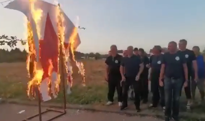 (VIDEO) U Vinkovcima spaljena crvena zvijezda petokraka