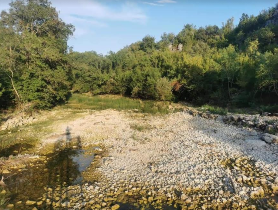 STANOVNICI TIHALJINE OGORČENI:  U Hrvatskoj preusmjere rijeku u polje pa Hercegovina ostane bez vode