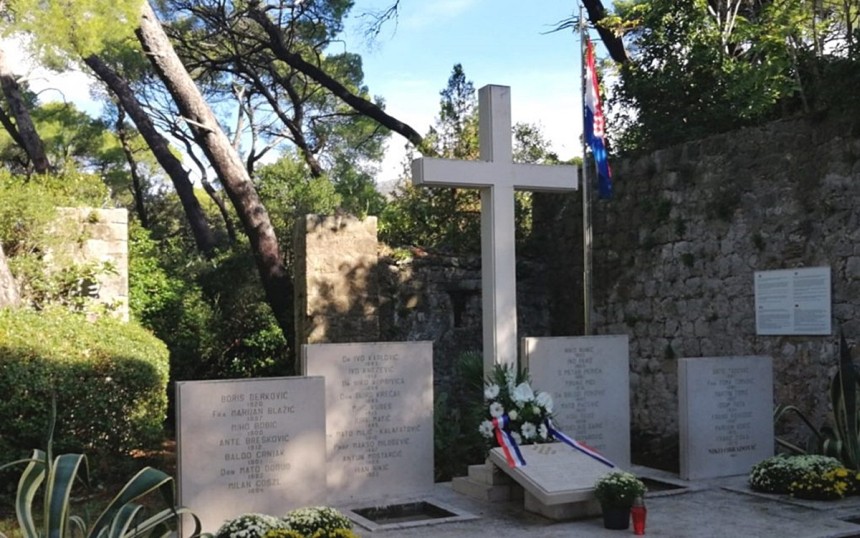 DAKSA/Položeni vijenci u spomen na 53 nevine žrtve pogubljene 1944.