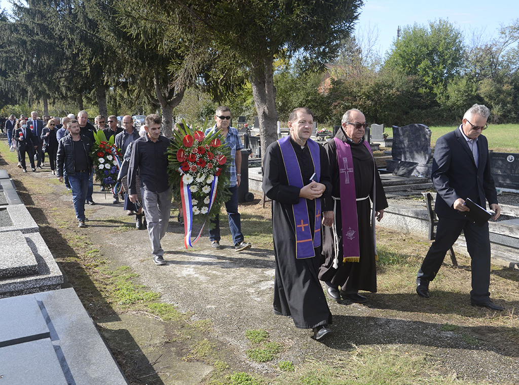 (FOTO)Bosanska Posavina/Dan sjećanja na žrtve Domovinskog rata u Bosanskoj Posavini 2020.
