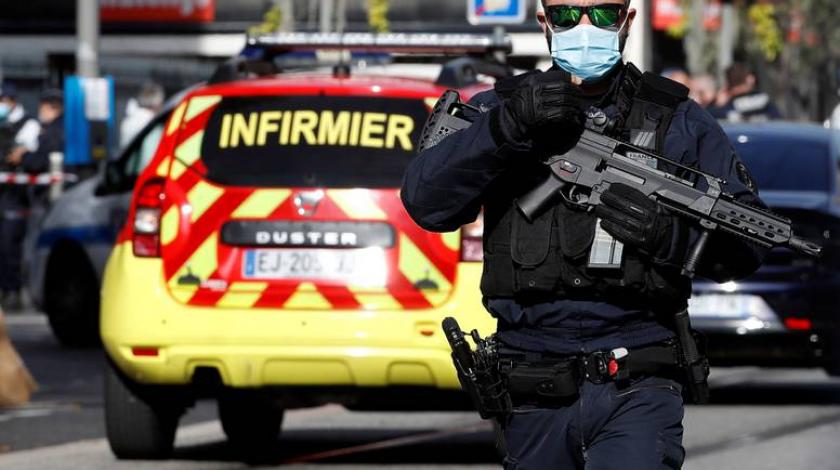 Još jedan napad u Francuskoj: Napao policajce i uzvikivao “Allahu Ekber”