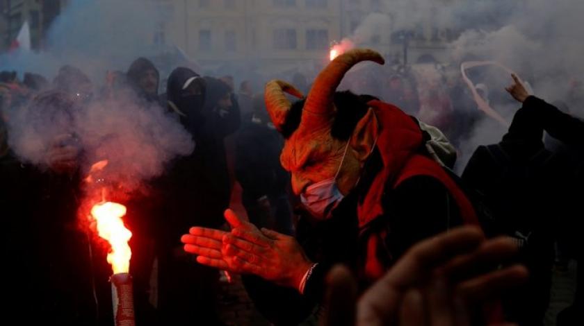 ČEŠKA: U Pragu eskalirali prosvjedi protiv strožih restriktivnih mjera