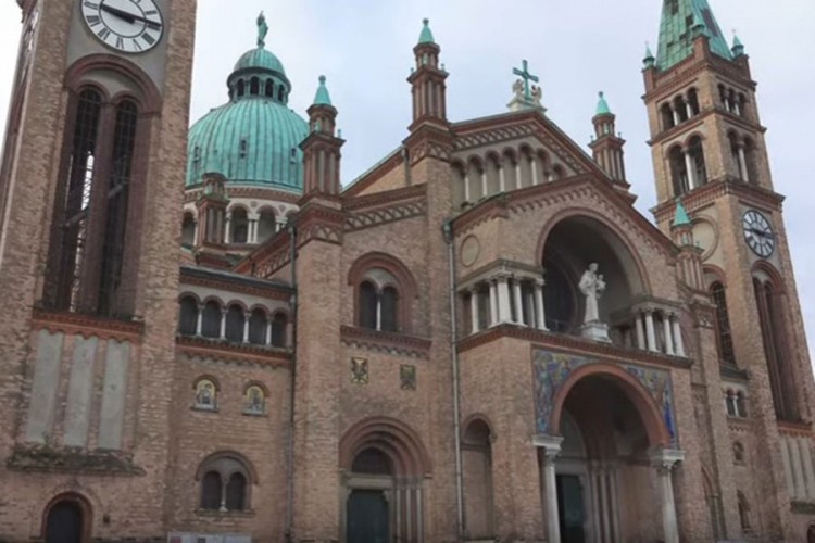 AUSTRIJA/Turci uz povike “Alahu akbar” demolirali unutrašnjost crkve u Beču