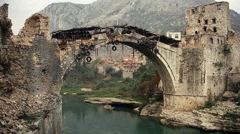 LEGITIMNI VOJNI CILJ Na današnji dan srušen je Stari most