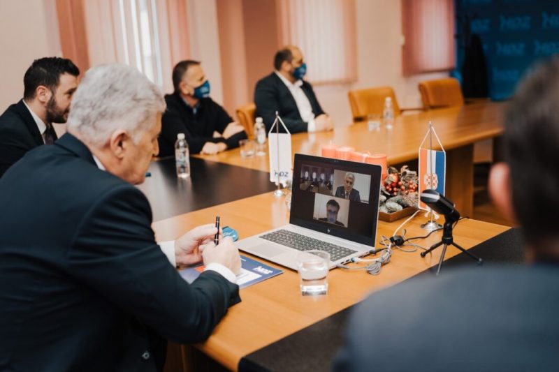 ON LINE SASTANAK  Plenković: “Jedina politika koja može braniti prava Hrvata, je politika Zajedništva”