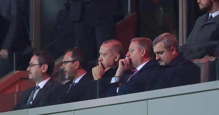 RASIZAM U LIGI PRVAKA/Igrači Bašakšehira htjeli su nastaviti utakmicu, ali zaustavio ih je turski diktator Erdogan