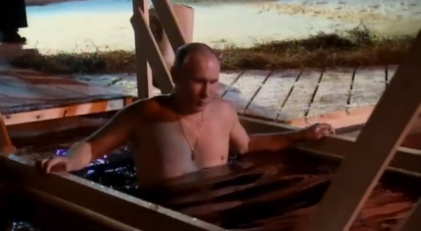 Putin se na -20 stupnjeva okupao u zaleđenom jezeru