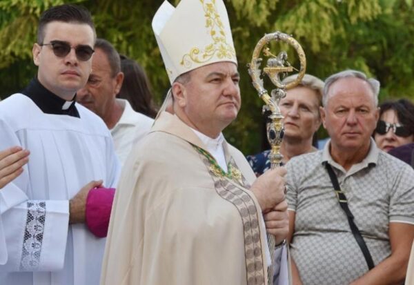 Uskrsna poruka biskupa Palića: Isus je živ!