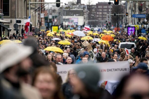 Prosvjedi protiv korona mjera u mnogim europskim gradovima