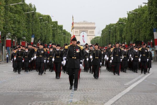FRANCUSKA  Aktivni vojnici podržali umirovljene generale, tvrde da vlada čini previše ustupaka islamizmu