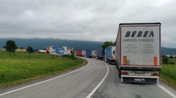 Formirala se kilometarska kolona kamiona nakon što je Hrvatska izvršila prekategorizaciju puteva