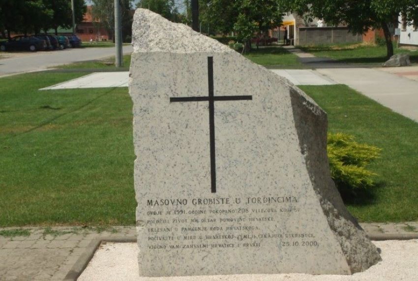 4. lipnja 1992. godine hrvatska je javnost doznala za 208 ekshumiranih hrvatskih žrtava u okupiranim Tordincima