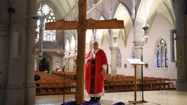 Australski biskup prijeti svojim svećenicima suspenzijom ako se ne cijepe!