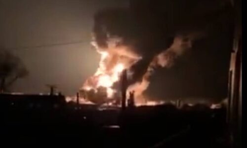 VIDEO: Ekološka katastrofa kraj Kijeva: ‘Rusi su bombardirali rafineriju, žele uništiti baš sve’