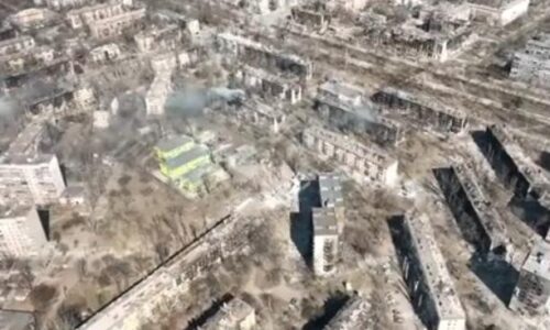 VIDEO – Pogledajte snimku razorenog Mariupolja iz zraka: ‘Izgleda kao Varšava 1944.’