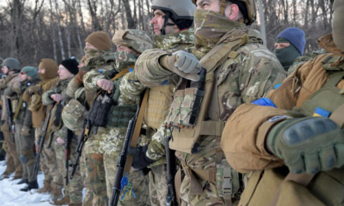 Oni su ‘kičma obrane Mariupolja‘, ali neki se pitaju: ‘Želimo li da vode državu nakon rata?‘
