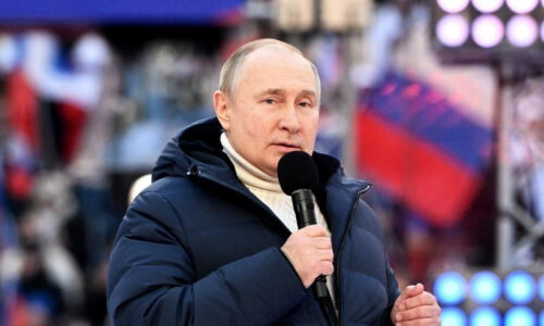 IZAZVAO KAOS NA MREŽAMA Putin se na Lužnjikiju za ‘univerzalne vrijednosti‘ svih Rusa borio u dizajnerskoj jakni od 95 tisuća kuna