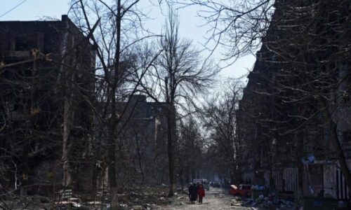 Mariupolj 2022.: Ulice u pune leševa, parkovi pretvoreni u groblja, a promrzli i gladni starci u skloništu
