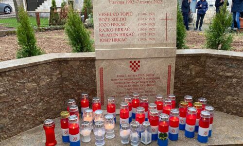 Otkrivena spomen ploča za šestero Širokobriježana poginulih u raketiranju zločinačke JNA