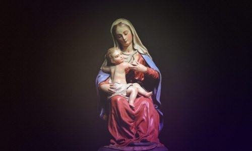 BLAGDAN PRESVETE DJEVICE: Marija koja je rodila Isusa, na otajstven način rađa i Crkvu, te postaje Majkom Crkve