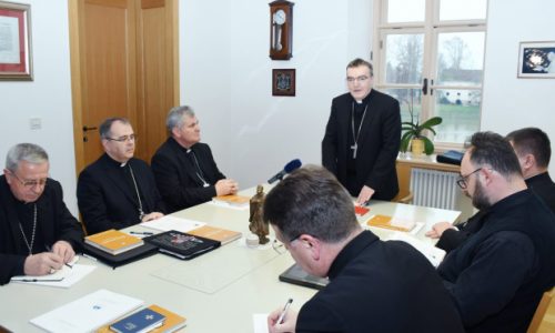 Biskupi Zagrebačke crkvene pokrajine objavili pismo patrijarhu Porfiriju o neistinama glede djece u Jastrebarskom i Sisku