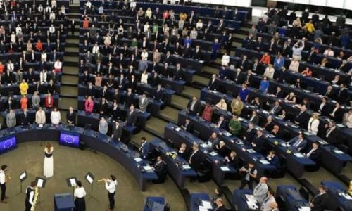 Europski parlament traži od Srbije uvođenje sankcija Rusiji i priznanje Kosova