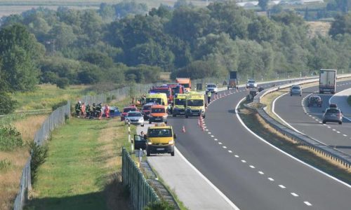Strašna nesreća na A4: U slijetanju autobusa iz Poljske poginulo 11 osoba, ozlijeđeni prevezeni u bolnice