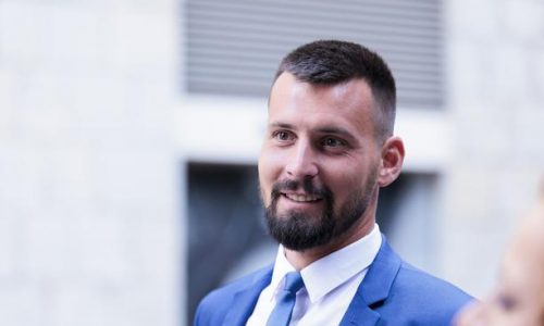 Detalji incidenta u Splitu: Ivošević završio u bolnici nakon što ga je susjed udario šakom u glavu