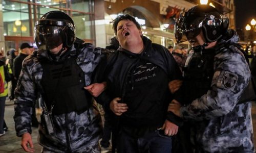 Ruska policija uhićuje prosvjednike i šalju ih u rat