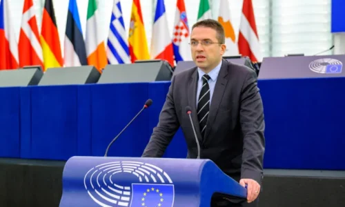 ZASTUPNIK U EUROPSKOM PARLAMENTU  SOKOL: Željko Komšić politička je i moralna sramota za Europu
