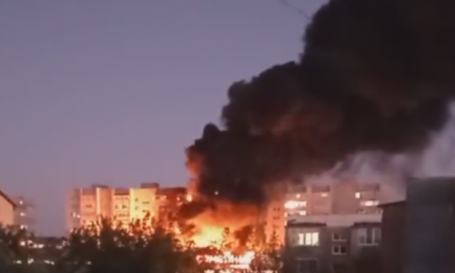 Video: Vojni avion srušio se na stambenu zgradu u Rusiji, odjeknula velika eksplozija