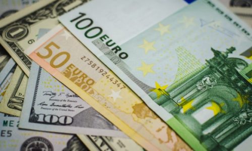 Euro pao ispod dolara prvi put u 20 godina