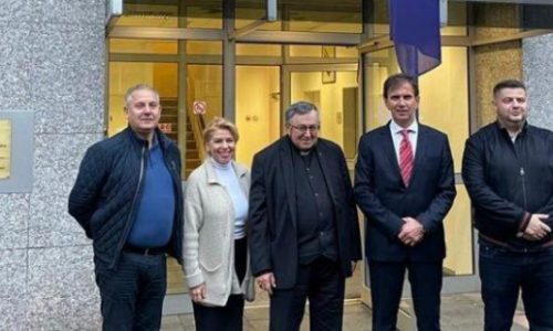 KOMŠIĆEV KADAR/Konzulica BiH Višnja Lončar otvoreno pozivala da se glasa za „građansku opciju“ pa dovela Puljića da blagoslovi konzulat