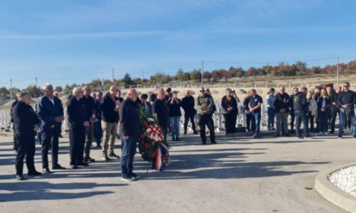 Veterani 2. gardijske brigade HV-a ”Gromovi” posjetili Groblje mira na Bilima