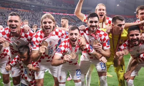 FOTO GALERIJA/Pogledajte vatrene s broncom oko vrata i veliko slavlje hrvatskih nogometaša