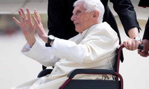 OD POČETKA NA UDARU/Pretežak križ Benedikta XVI.: Ova velika iskušenja obilježila su njegov pontifikat