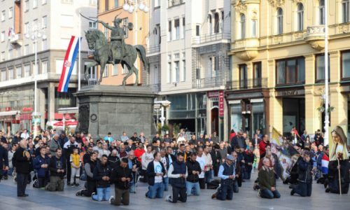 P. Božidar Nagy: Osvrt na uvrjedljive reakcije nekih medija na molitvu krunice na Jelačićevu trgu u Zagrebu