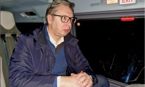 BEOGRAD/Vučić se sastao sa Srbima s Kosova, zamolio ih da se povuku s barikada
