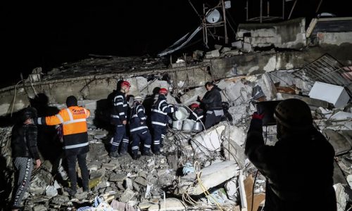 BROJKE RAPIDNO RASTU: Najmanje 4660 mrtvih u Turskoj i Siriji nakon potresa