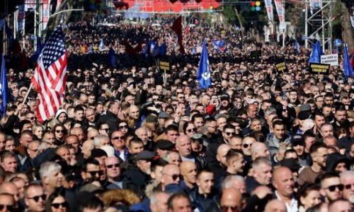 ALBANIJA/Veliki prosvjedi u Tirani, tisuće prosvjednika tražilo ostavku albanskog premijera