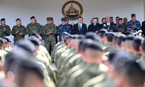 Predsjednik Milanović vojnicima u Vinkovcima/Dugujemo vjernost članicama NATO-a, ali iznad svega je obrana hrvatske domovine