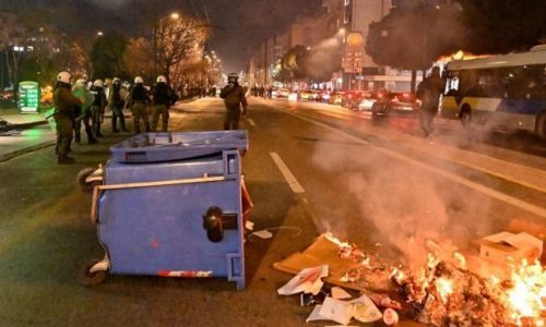 GRCI OČAJNIO I LJUTI/U Ateni izbili prosvjedi, policija koristila suzavac