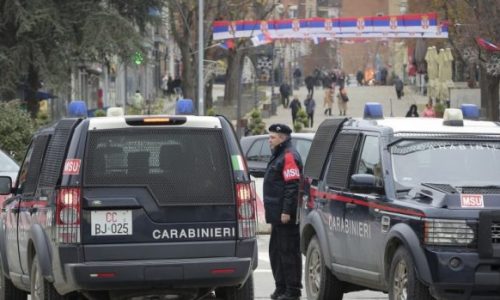 Kosovska policija/Bombe bačene na policijsku patrolu u Kosovskoj Mitrovici