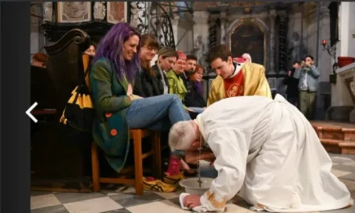 Zna li nadbiskup Uzinić kome je prao noge na Veliki četvrtak?
