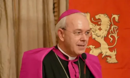 Biskup Schneider upozorava na neomarksističku LGBT ideologiju