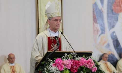 Nadbiskup Kutleša: Vratimo Krista u središte naših božićnih proslava!