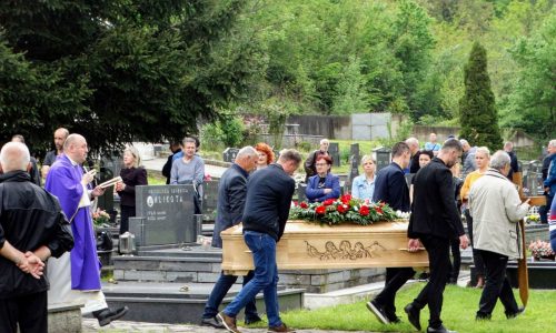 Darko Daran Bašić ispraćen na jablaničkom groblju u vječnost